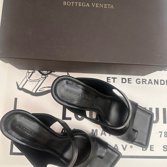 Bottega Veneta Black Leather Heels - Picture 4 of 6